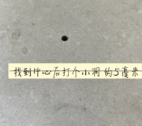 连云瓷砖空鼓维修公司专业解答在瓷砖铺贴过程中，如果砂料搅拌不均匀，将会带来以下问题