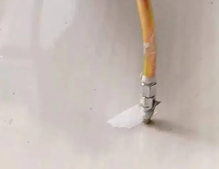 连云瓷砖空鼓维修公司专业解答在瓷砖铺贴过程中，如果使用的砂料过粗（如全部使用了粗砂），可能会导致以下问题